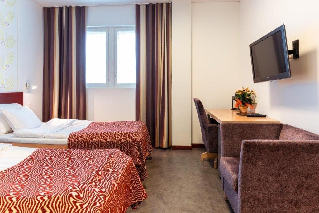 Hotel Salora Сало Екстериор снимка